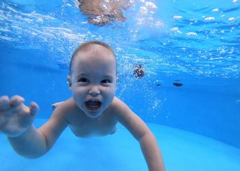 В бассейне WaterBabyClub