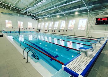 В бассейне Swim center